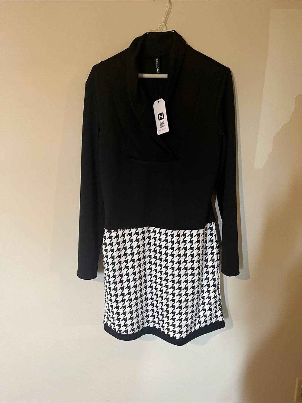 Black and White Mini Dress with long sleeves